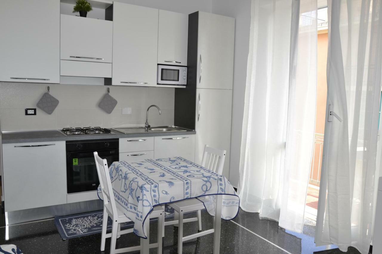 Il Nido Di Quarto Con Park Auto Macchine Piccole Segmento B 제노바 외부 사진