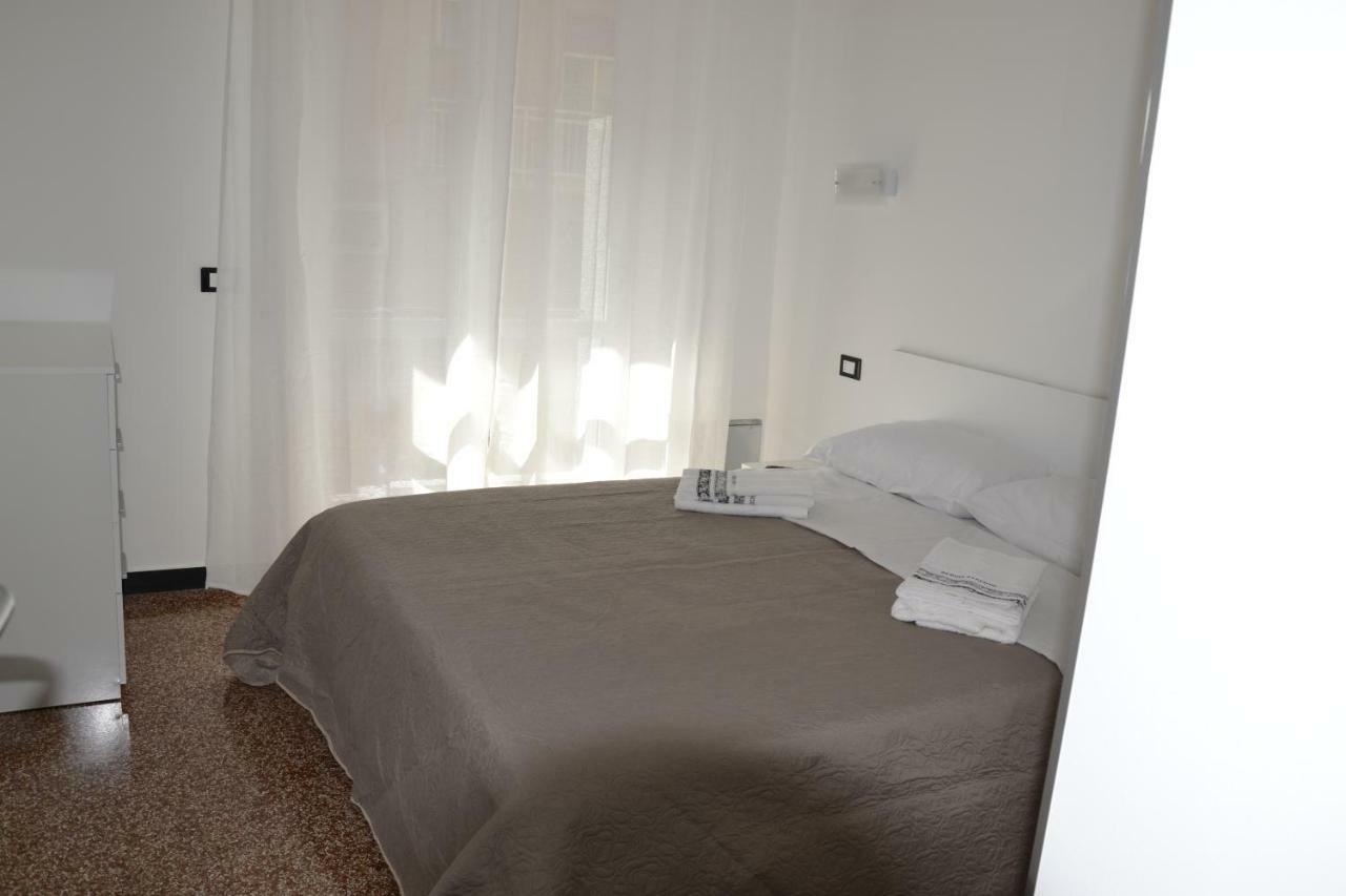 Il Nido Di Quarto Con Park Auto Macchine Piccole Segmento B 제노바 외부 사진