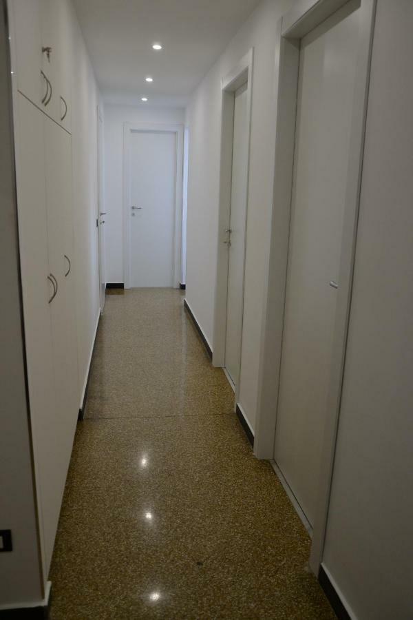 Il Nido Di Quarto Con Park Auto Macchine Piccole Segmento B 제노바 외부 사진